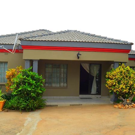 Chobe Kulotu Guest House Kasane Kültér fotó